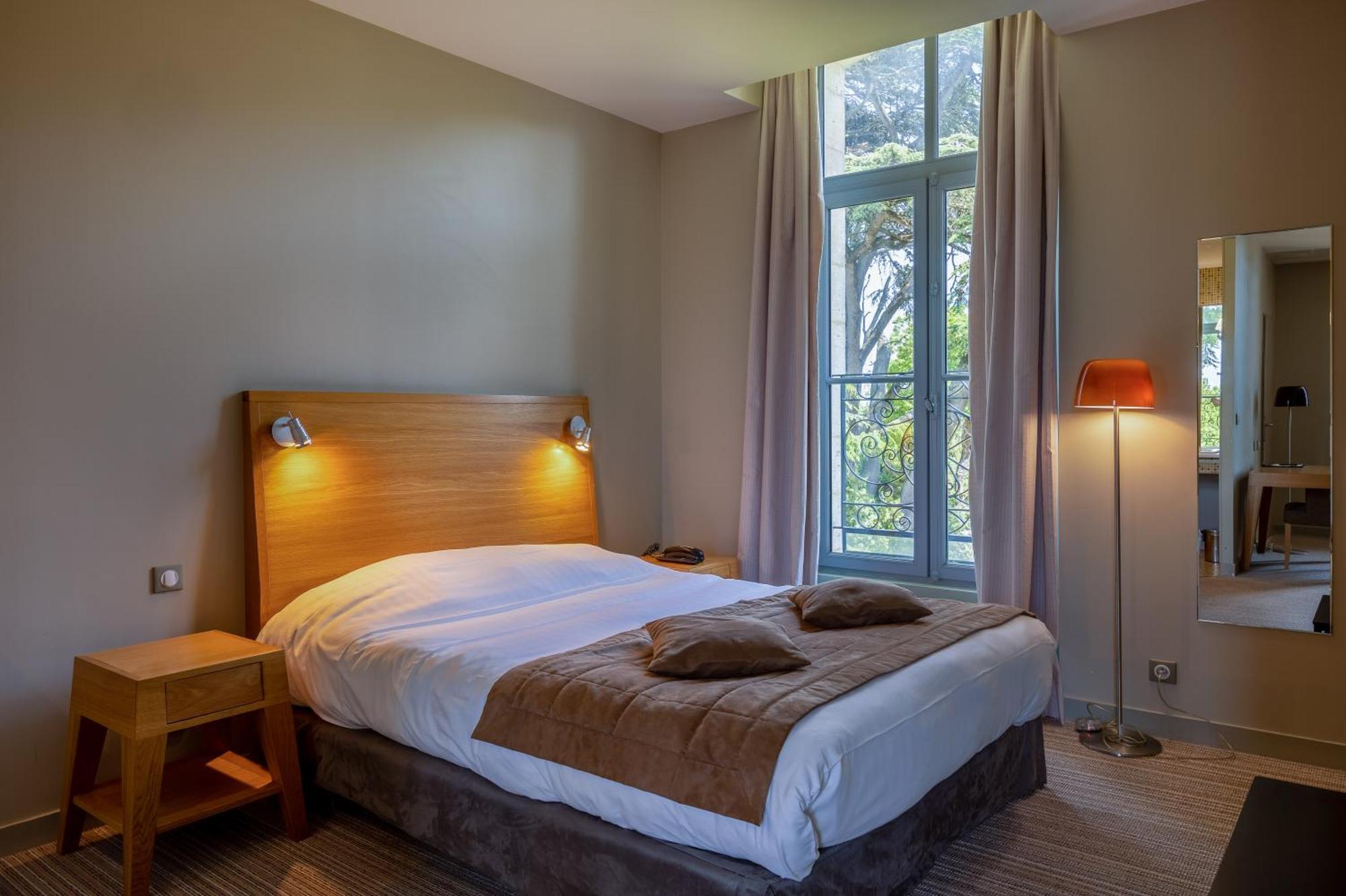Hotel Et Spa Du Chateau Lagord Habitación foto