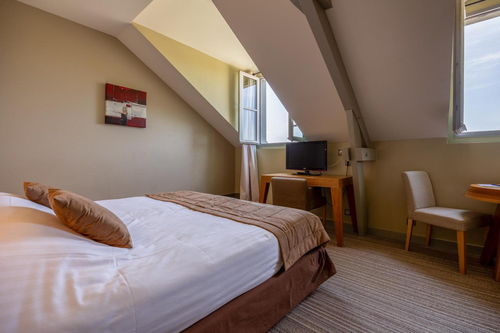 Hotel Et Spa Du Chateau Lagord Habitación foto